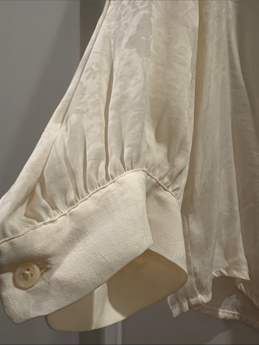 Banana Republic Ivory Tie-Neck Blouse - Lightweight Women's Top - Picture 4 of 7